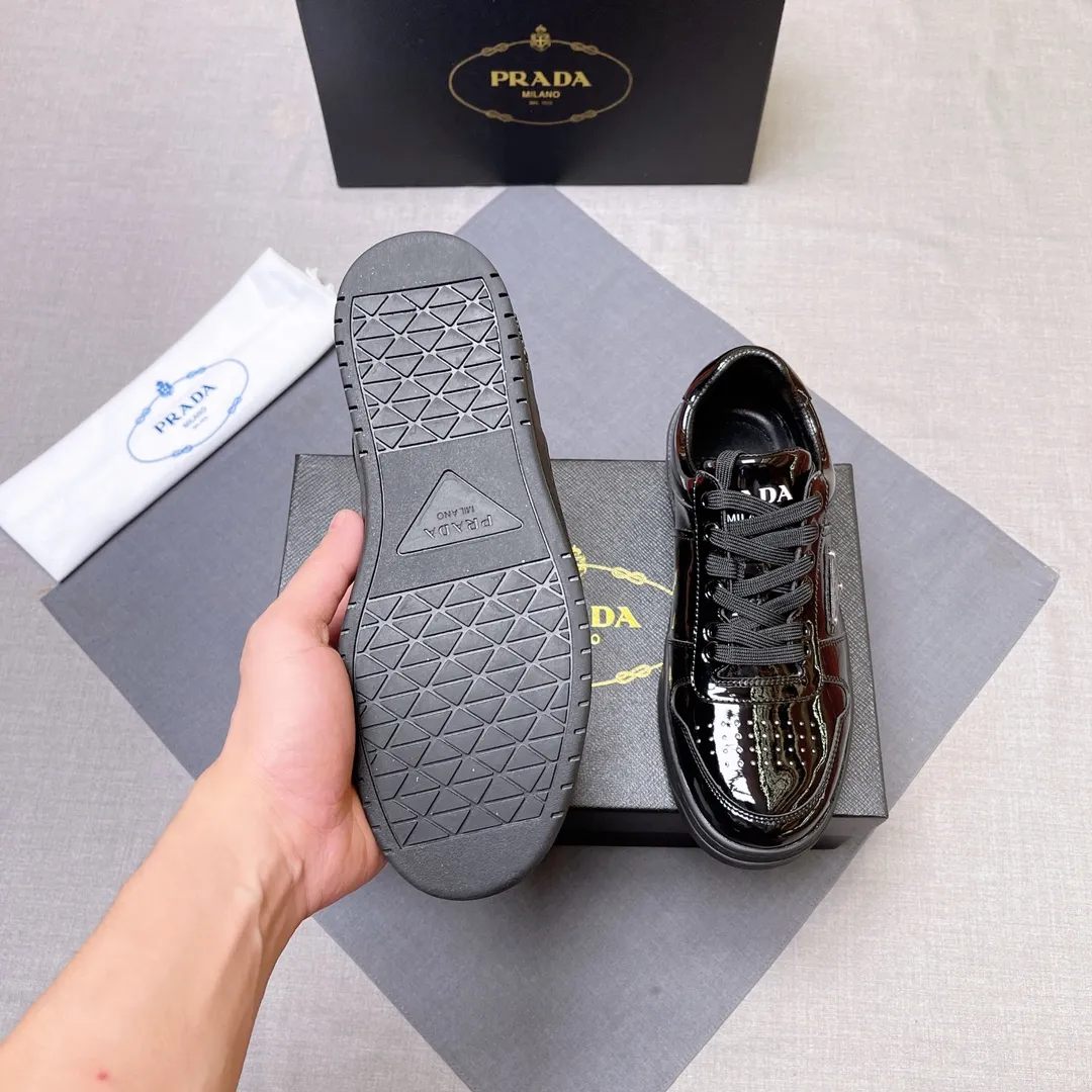 P380 Prada Prada's new men's leather sneakers, the highest version on the market, any comparison is welcome🆚! The original leather has excellent texture and is super high-end! Fetal sheep net lining imported from Italy, removable pad! Luxurious materials and fine workmanship, highly recommended! Code number 38-45 No. 058